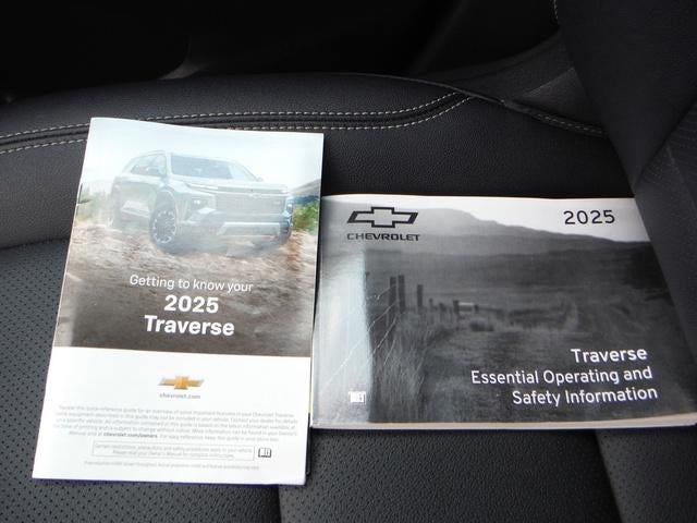 2025 Chevrolet Traverse LT